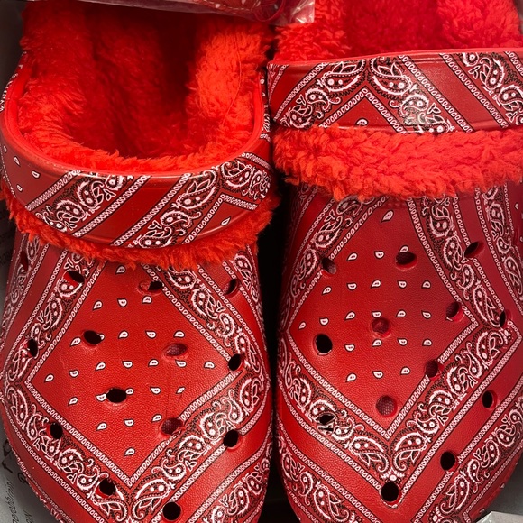 Red Bandana paisley Fuzzy Platform Clog Sandals - Picture 2 of 3